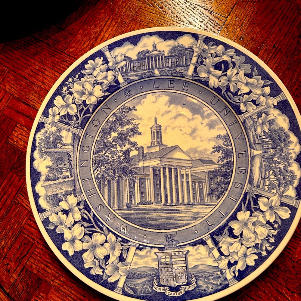 Vintage Wedgwood Blue & White Washington & Lee University Cabinet Plate